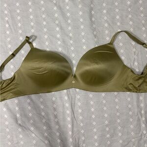 Victoria’s Secret Green Wireless Push-Up Bra 34DD